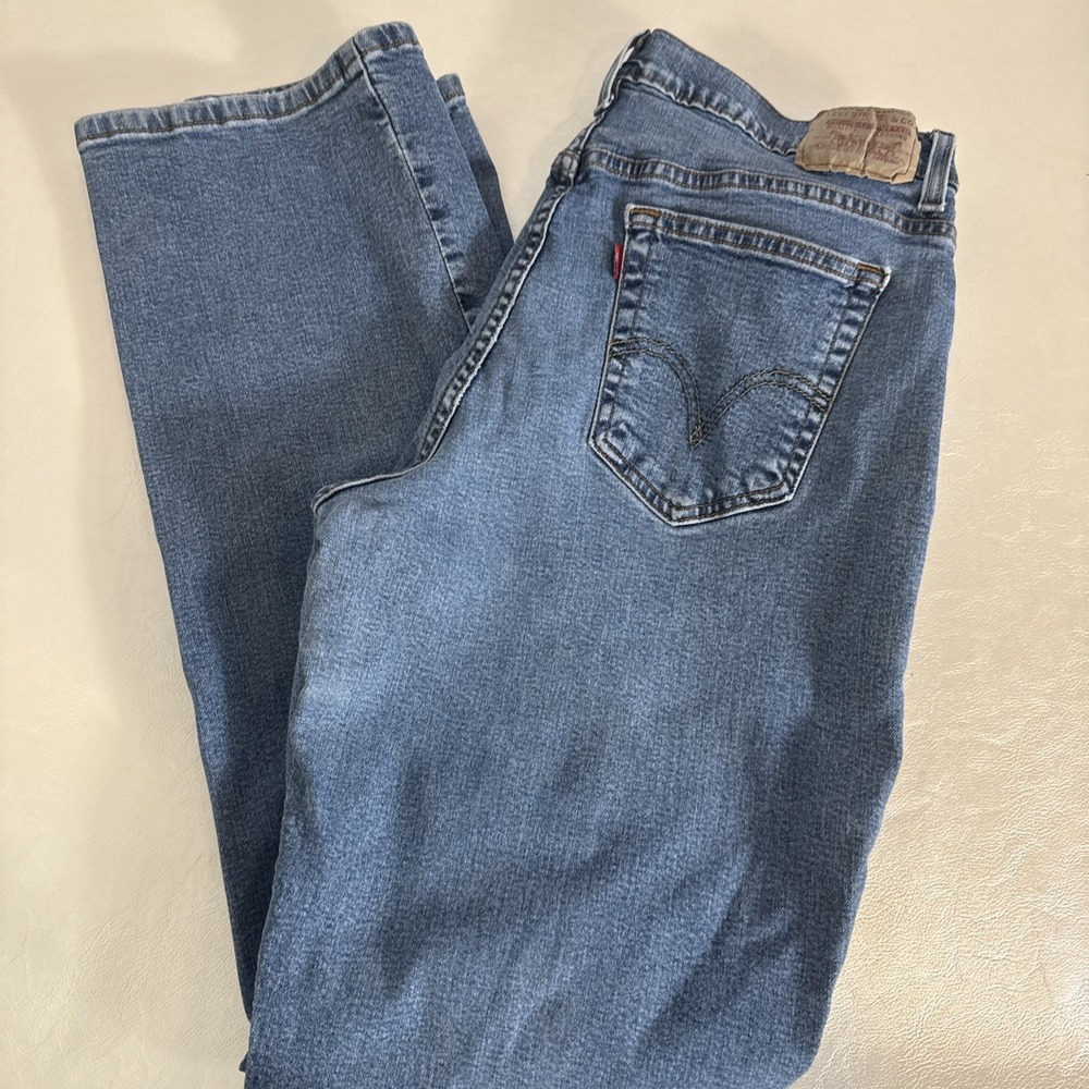 Levi's 550 Relaxed Boot‎ Cut Jeans Medium Wash Denim Everyday Wear Sz  16L